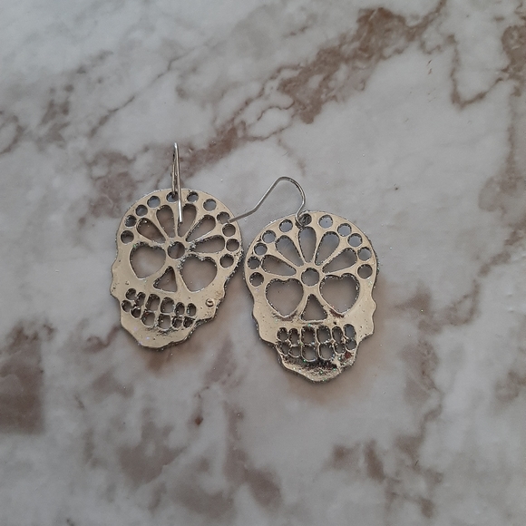 🆕️ Sparkly Sugar Skull Earrings - Picture 7 of 7